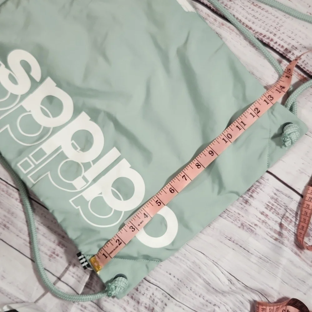 NWOT Adidas court lite sackpact
